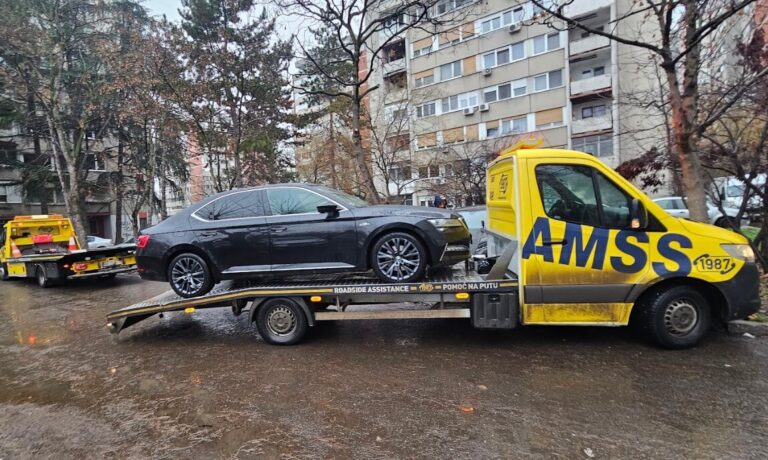 Vozilo šlep službe odvozi auto sa Vračara