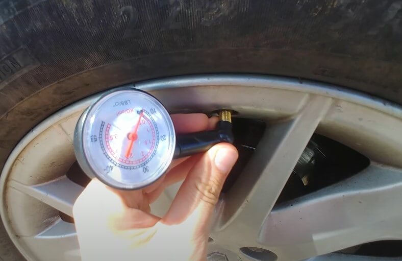 Provera pritiska u automobilskoj gumi