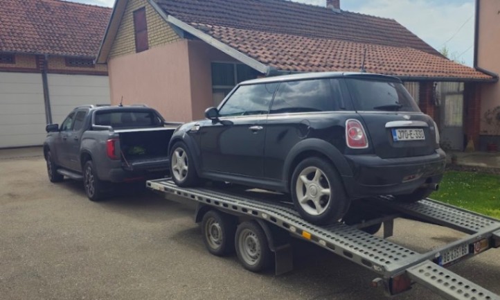 Šlep služba Petner odvozi pokvareno vozilo